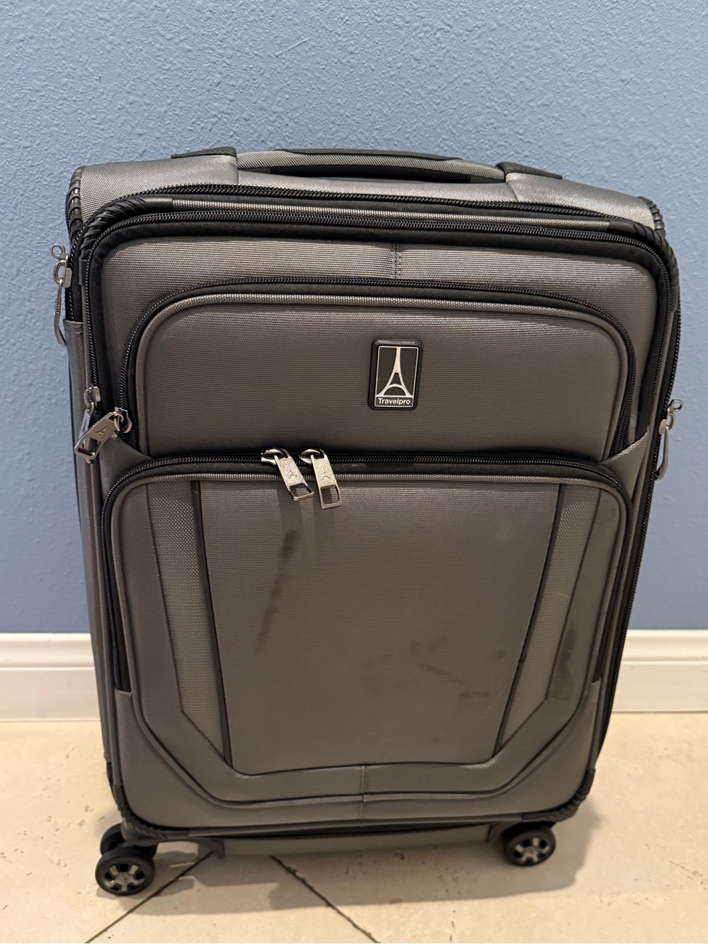 Travelpro Crew VersaPack Max Carry-On
Spinner Suitcase Titanium Grey